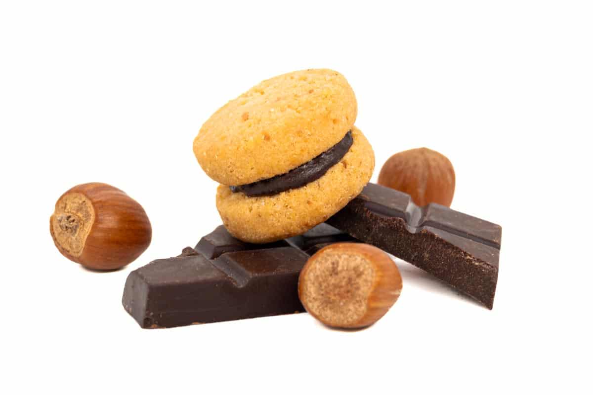 Baci al Limone — La nostra frolla alla nocciola con ganache al limone di Sicilia non trattato. Un