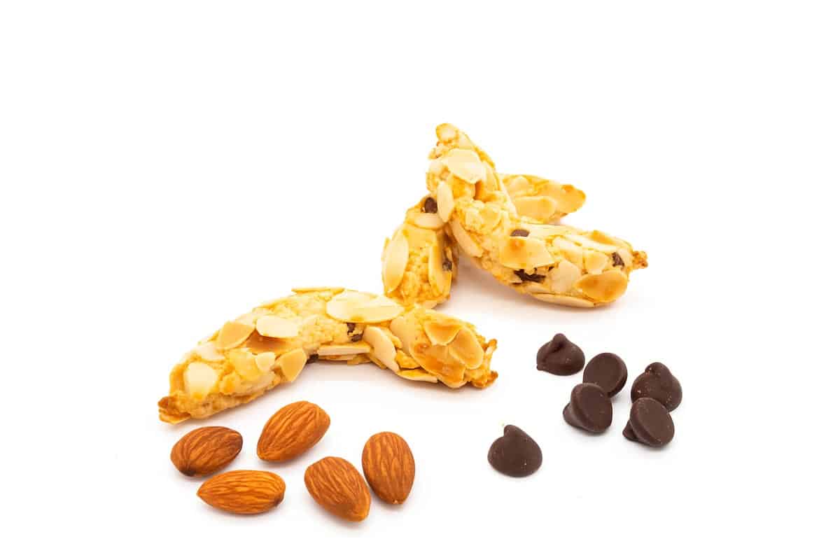 Kifferi Cioccolato e Arancia — Kifferi a forma di mezzaluna con cuore di ganache al cioccolato fondente e aranc